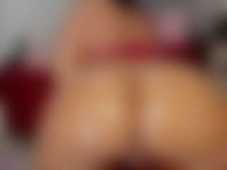 Live cam show with Crystal-beennz - Ass Clapping on CamClone
