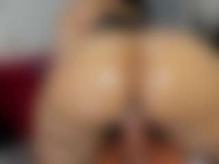 Crystal-beennz's Live Sex Cam Show