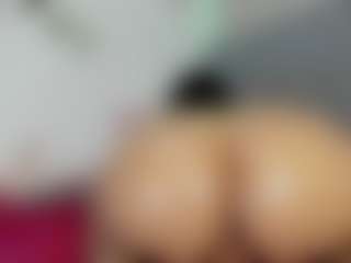 Crystal-beennz's Live Sex Cam Show