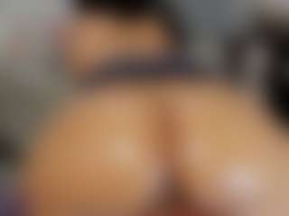 Crystal-beennz's Live Sex Cam Show
