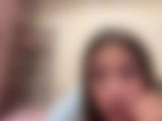 Live cam show with aura-18 - Toys on Gym Cam Girls