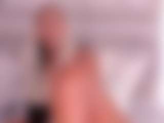 Live cam show with Dakota Wangi - Flashing on Camsoda