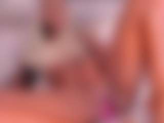Live cam show with Dakota Wangi - Strip Ebony on friskycurves.com | colombia