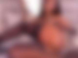 Live cam show with Dakota Wangi - Curvy Teen (18+) on CamClone