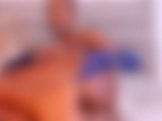 Live cam show with Dakota Wangi - Middle Aged on StripNow