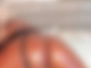 Live cam show with Dakota Wangi - Spy MILF on Camsoda