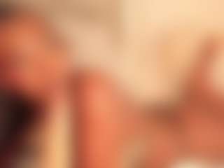 Live cam show with Dakota Wangi - Curvy Teen (18+) on Camsoda