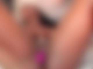 Live cam show with Dakota Wangi - Squirt on Camsoda