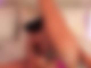 Live cam show with Dakota Wangi - Average on Camsoda