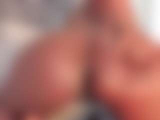 Live cam show with Dakota Wangi - Middle Aged on CamClone