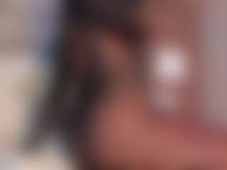 Live cam show with Dakota Wangi - Middle Aged on Latina Girls
