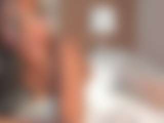 Live cam show with Dakota Wangi - Average on Camsoda