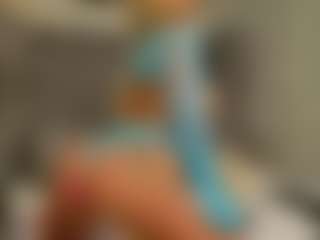 Live cam show with MeganXDesire - College on xDating