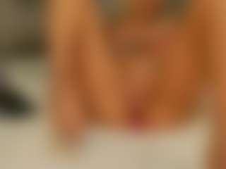 Live cam show with MeganXDesire - Granny on Hubzter Live