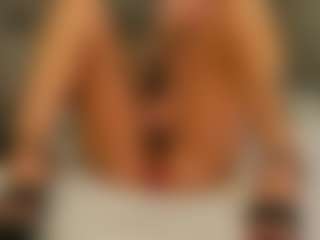Live cam show with MeganXDesire - Squirt Blonde Hair on Gym Cam Girls