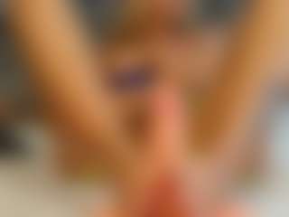 Live cam show with MeganXDesire - Tease MILF on sexylive.show