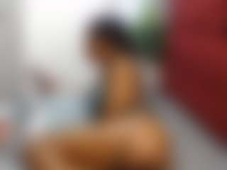 Live cam show with Dreuh - Ebony Petite on TeamSkeetLive