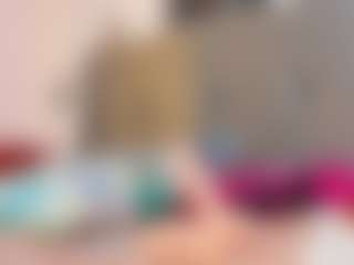 Live cam show with Karol - Colombia MILF on Camsoda
