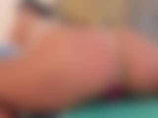 Live cam show with Karol - Ass Clapping on live.xheat.ai
