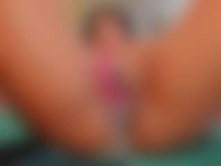 Live cam show with Karol - Colombia MILF on justonemore.cc