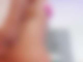 Live cam show with Karol - Petite MILF on Camsoda