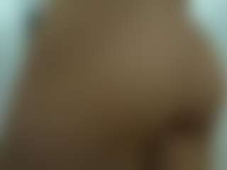 Live cam show with Von-Dee - Shaved Pussy on StripNow