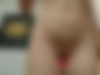 Live cam show with Von-Dee - Twerk on TeamSkeetLive