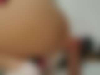 Live cam show with Von-Dee - Blonde Hair Shaved Pussy on TastyBlacksLive