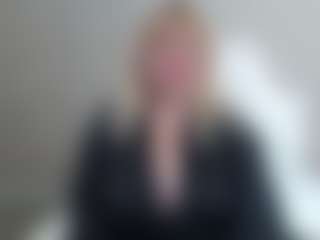 Live cam show with EmmaEllison - Striptease Granny on MyBangCams