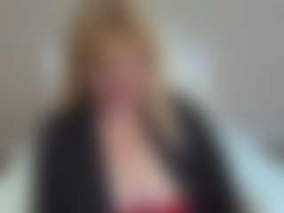 Live cam show with EmmaEllison - Strapon on slutload