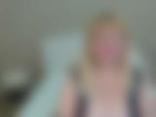 Live cam show with EmmaEllison - Hairy Pussy MILF on Milfs Live