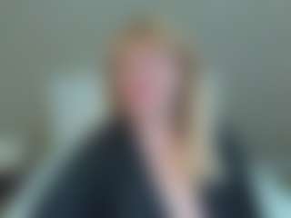 Live cam show with EmmaEllison - Strapon on madthumbs