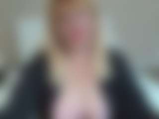 Live cam show with EmmaEllison - Mature on SinfulBabes