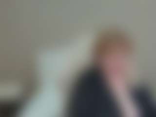 Live cam show with EmmaEllison - Granny on TeamSkeetLive