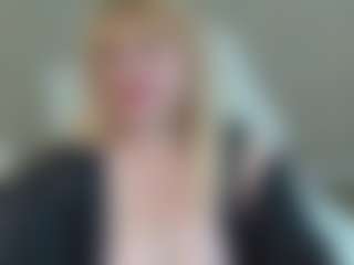 Live cam show with EmmaEllison - Middle Aged on Cam Slut