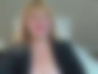 Live cam show with EmmaEllison - Granny Brown Hair on livesuperchat.net