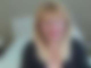 Live cam show with EmmaEllison - Middle Aged on Dare Cams