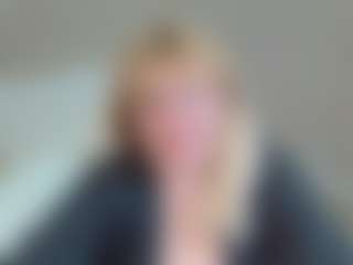 Live cam show with EmmaEllison - Middle Aged on Soda Cam
