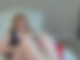 Live cam show with EmmaEllison - Blonde Hair Curvy on https://playwithruby.com