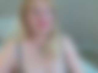 Live cam show with EmmaEllison - Lush MILF on Mixed Magazine Live