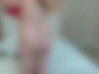 EmmaEllison MILF webcam performer live streaming