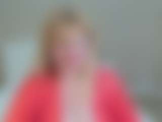 Live cam show with EmmaEllison - Granny Big Ass on livesuperchat.net