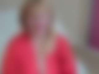 Live cam show with EmmaEllison - Granny Squirt on Soda Cam