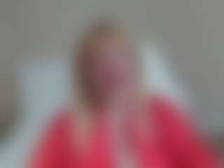 EmmaEllison MILF webcam performer live streaming