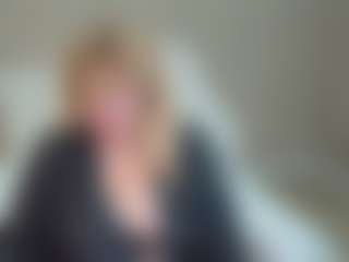 Live cam show with EmmaEllison - Mature on Camsoda