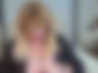 Live cam show with EmmaEllison - Granny on Camsoda