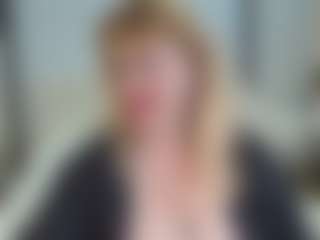 Live cam show with EmmaEllison - Mature on madthumbs