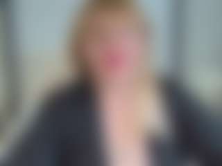 EmmaEllison MILF webcam performer live streaming