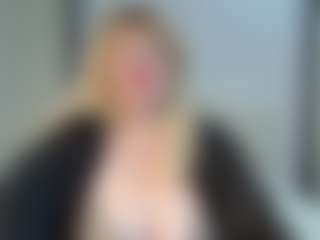 Live cam show with EmmaEllison - Granny on Gym Cam Girls
