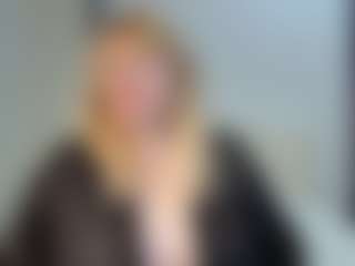 Live-Cam-Show mit EmmaEllison - Blonde Hair Middle Aged auf Camsoda
